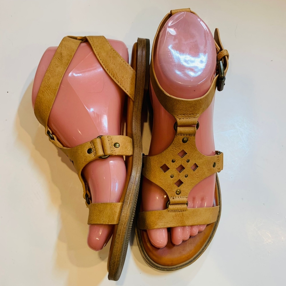 Sandals - Picture 2 of 7